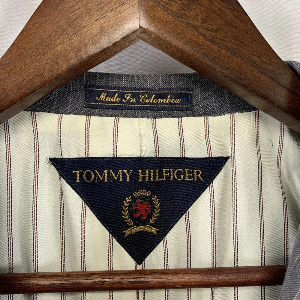 Tommy Hilfiger 2Pc Gray‎ Pinstripe Wool Suit Mens 41R / 34 x 30 Jacket Pants